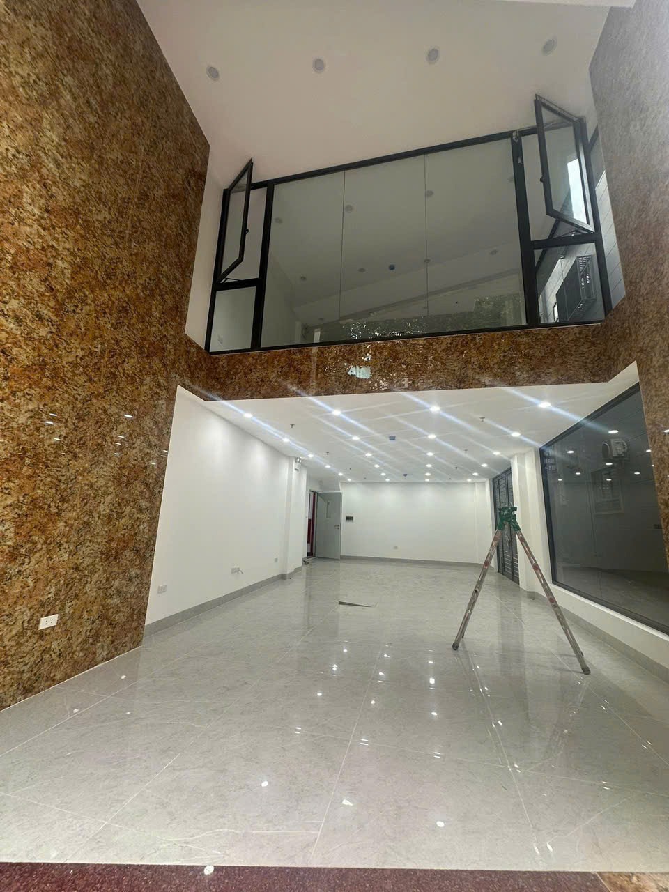 Mặt Phố Vương Thừa Vũ - 8 Tầng, Lô Góc, Mặt Tiền 15m - KD/VP/Showroom