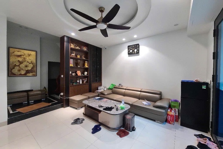 ĐÊ LA THÀNH 42M-15,5 TỶ-Ô TÔ QUA NHÀ,NGÕ THÔNG,KINH DOANH,THANG MÁY,20M RA PHỐ