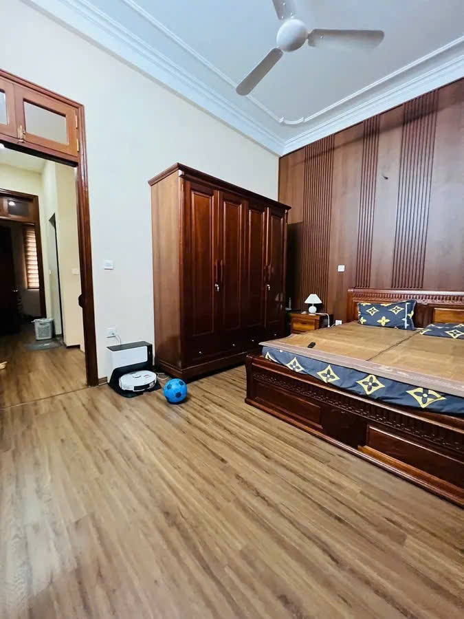 Nhà Trung Tâm Đống Đa - Hào Nam: 50m2, 5 Tầng, Gần Ga Cát Linh - Giá Tốt