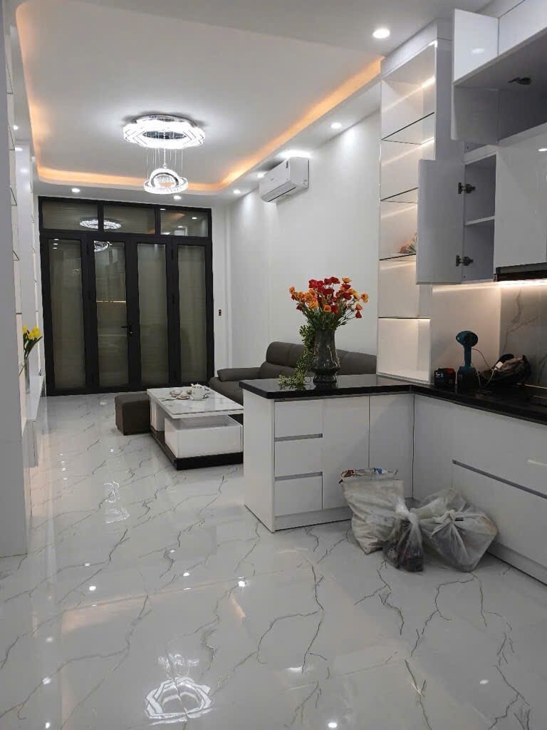 Bán nhà Đống Đa: 40m2 x 5 tầng, thang máy, gần ô tô - Giá Tốt