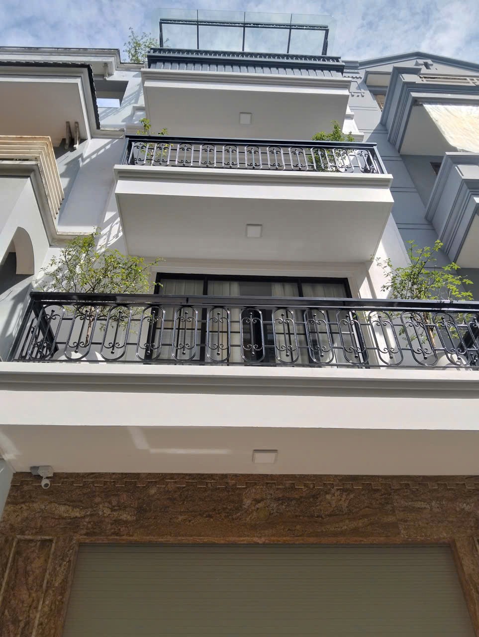 Bán Nhà Phố Trung Kính 95m² x 6 Tầng, Mặt Tiền 6m, 35 Tỷ - Vị Trí Kim Cương