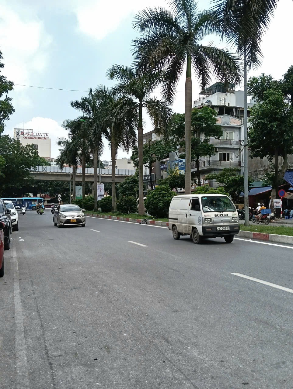 Bán Nhà Phân Lô Nguyễn Khuyến: 55m2, 5 Tầng, Ô Tô Vào, Giá 15 Tỷ