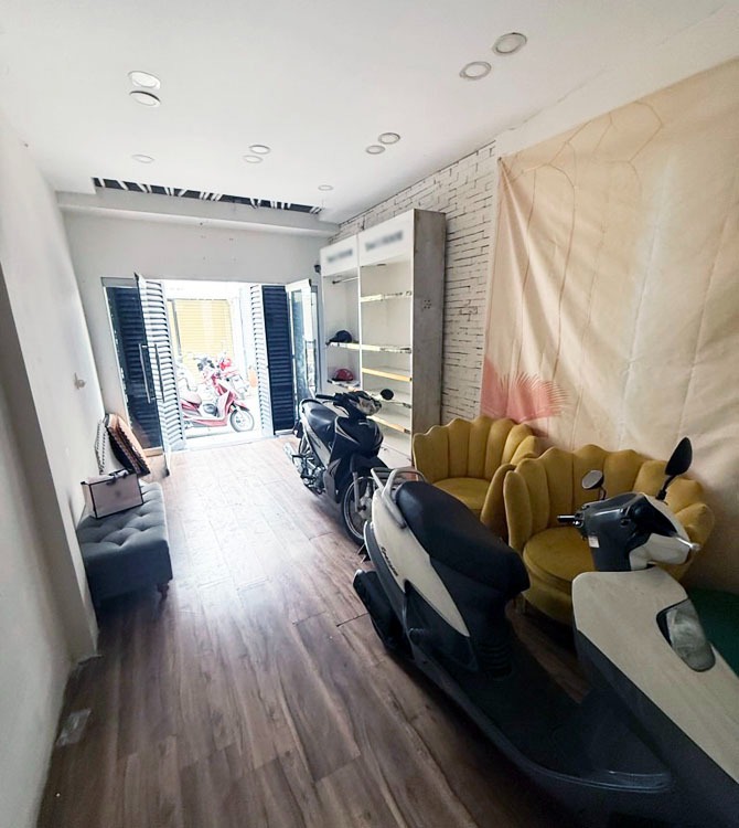 Nhà 3 Tầng Tân Bình: Lê Văn Sỹ, Hẻm Xe Hơi, 50m2, Giá Tốt
