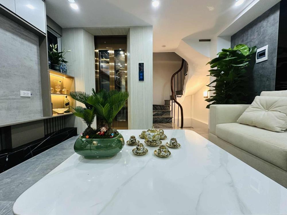 Bán nhà mặt phố Văn Quán 42m2, 4 tầng, 14m, giá 17 tỷ - Vỉa hè, ô tô tránh