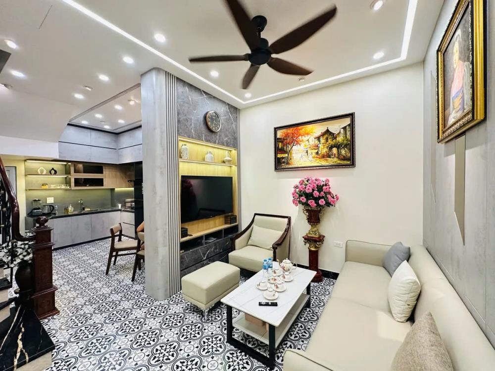 Nhà phố 43m² - Thiết kế Hiện Đại - Giá 8.95 tỷ - Khương Đình, Hà Nội