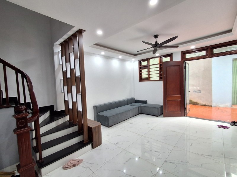 Bán nhà Nguyễn Văn Cừ, Long Biên: 5 Tầng, 36m², MT 4.6m, Gần Ô Tô - Giá 7 Tỷ
