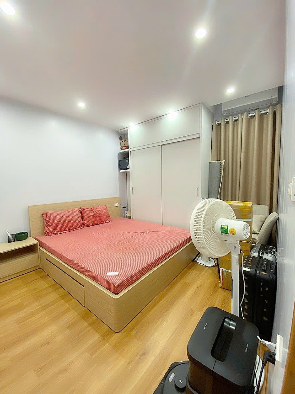 Căn hộ Hoàng Quốc Việt - Full Nội Thất - Ô Tô Tránh - Giá Tốt