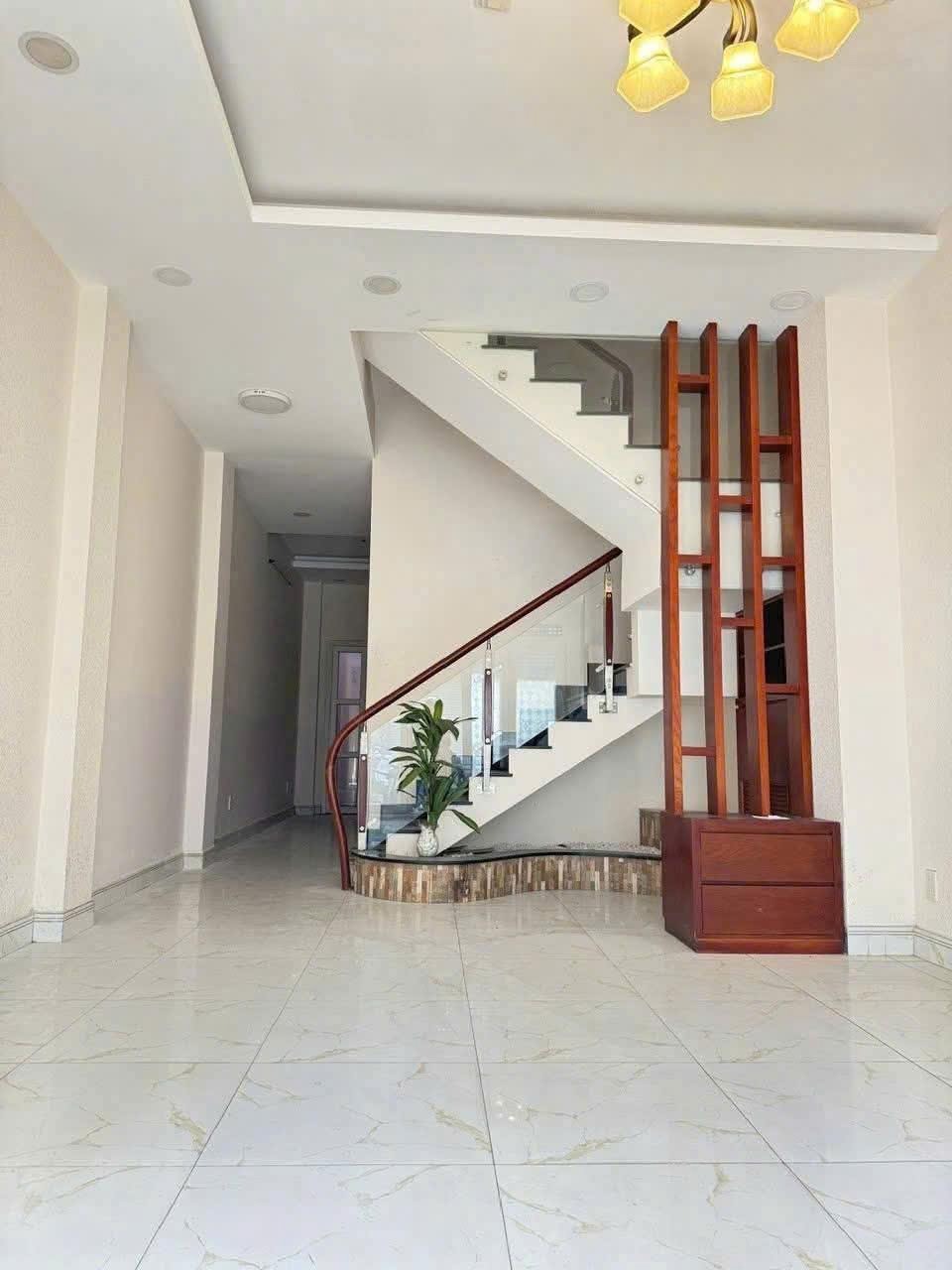 Bán Nhà Mặt Tiền Tân Bình: 4.5x11m, 8.3 Tỷ, Vị Trí Đắc Địa