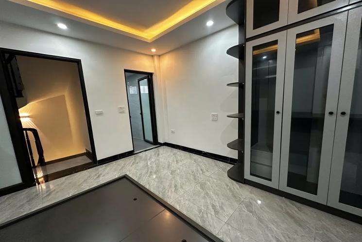 NHÀ MỚI Phố Thanh Am 30m2 5 tầng mặt tiền 4m  5.85 tỷ Long Biên Hà Nội