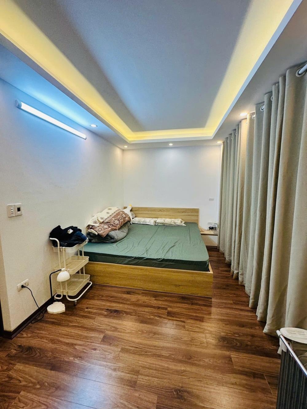 Bán nhà phố cổ Hà Đông - 5 tầng, thang máy, ô tô đỗ cửa - Giá 10.7 tỷ