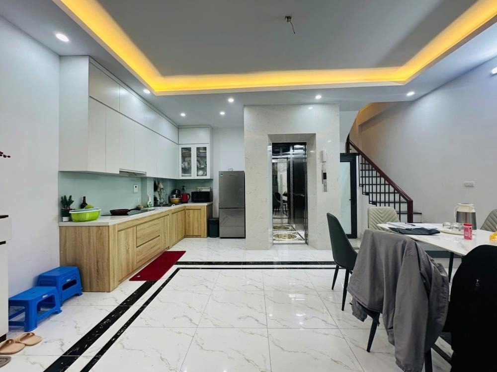 Bán nhà phố cổ Hà Đông - 5 tầng, thang máy, ô tô đỗ cửa - Giá 10.7 tỷ