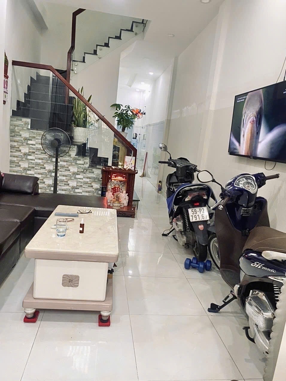 Hẻm Xe Hơi Sát Mặt Tiền - Vị Trí Đắc Địa, Tiện Kinh Doanh
