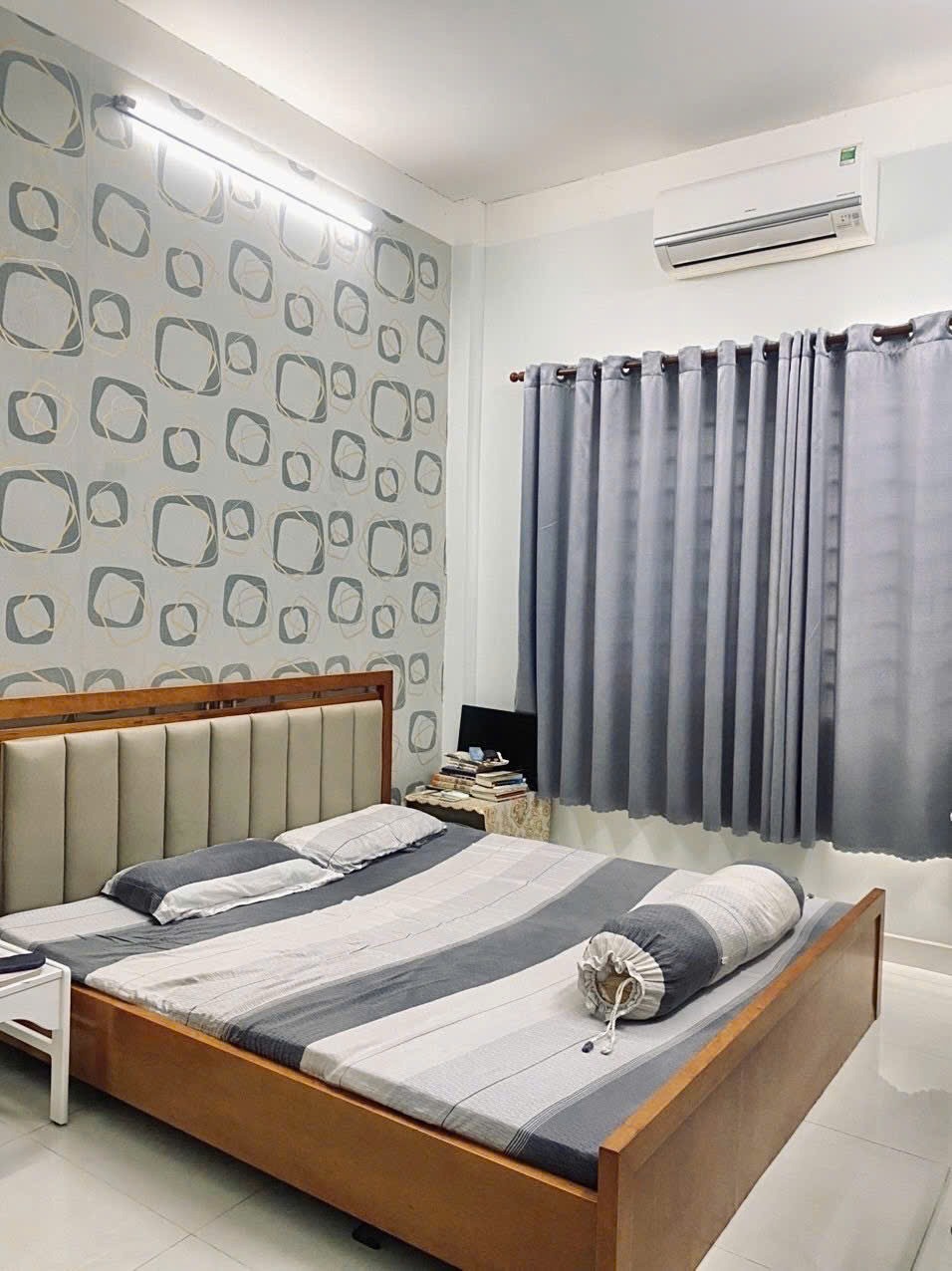 Hẻm Xe Hơi Sát Mặt Tiền - Vị Trí Đắc Địa, Tiện Kinh Doanh