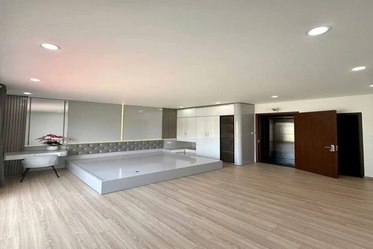 NHÀ ĐẸP Ở NGAY Phố  Đàm Quang Trung 46m2 X 6 Tầng mặt tiền 4.88m, 9.1 tỷ Long Biên