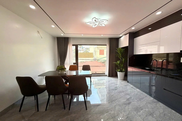 NHÀ ĐẸP Ở NGAY Phố  Đàm Quang Trung 46m2 X 6 Tầng mặt tiền 4.88m, 9.1 tỷ Long Biên
