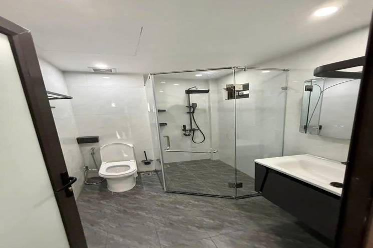 NHÀ ĐẸP Ở NGAY Phố  Đàm Quang Trung 46m2 X 6 Tầng mặt tiền 4.88m, 9.1 tỷ Long Biên