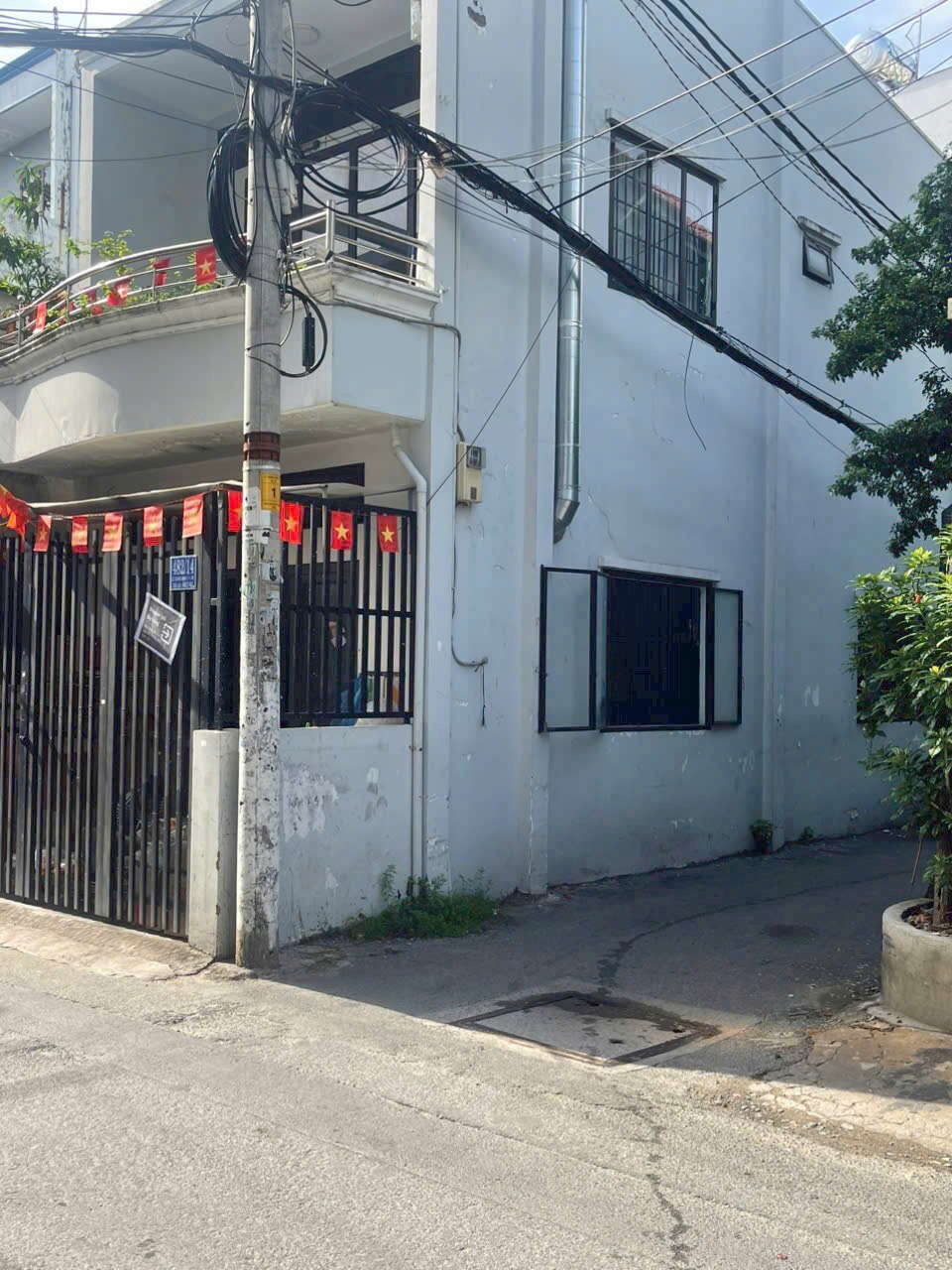 Bán nhà Bình Thạnh - Vị trí đẹp, tiện kinh doanh, kho bãi - Giá 5.9 tỷ