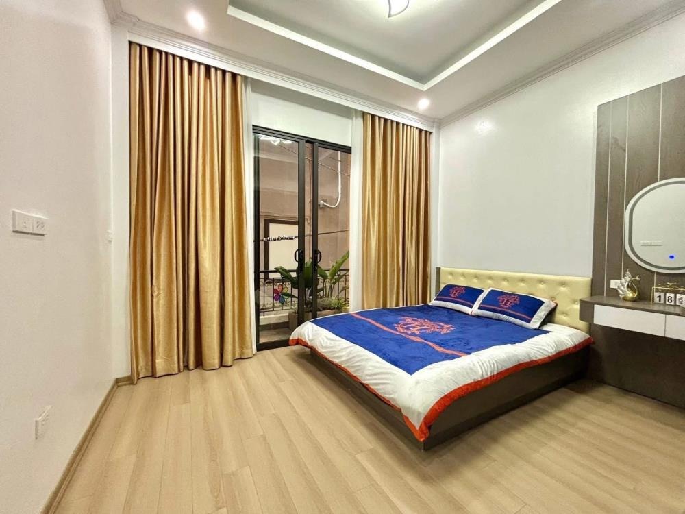 Nhà Phố Nghi Tàm - 9.3 Tỷ - Ngõ Ô Tô - Full Nội Thất - Gần Tây Hồ