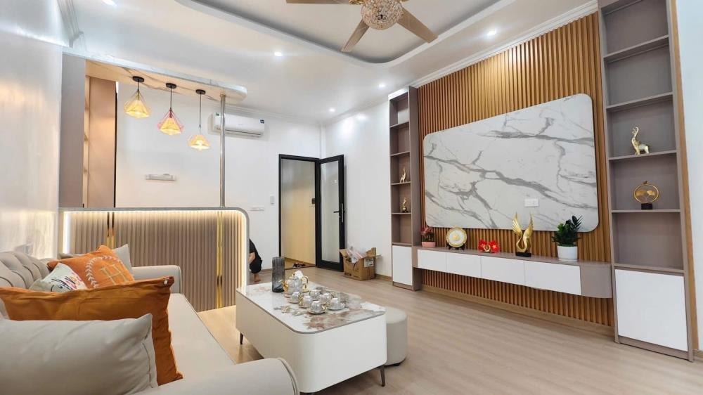 Nhà Phố Nghi Tàm - 9.3 Tỷ - Ngõ Ô Tô - Full Nội Thất - Gần Tây Hồ