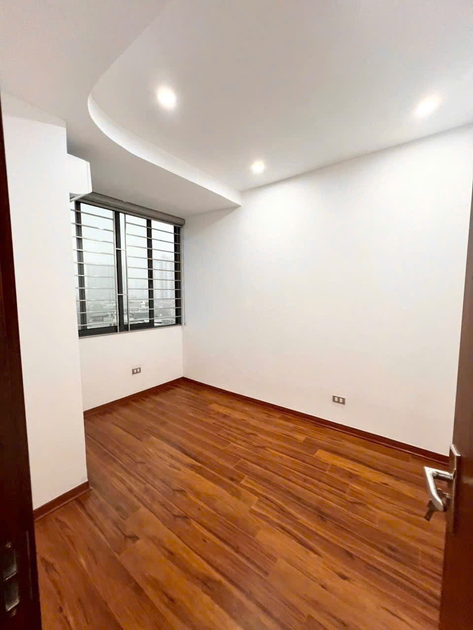 Bán Căn Hộ 3PN, 90m2, Tòa 4F Vũ Phạm Hàm - Vị Trí Đẹp, Nội Thất Xịn