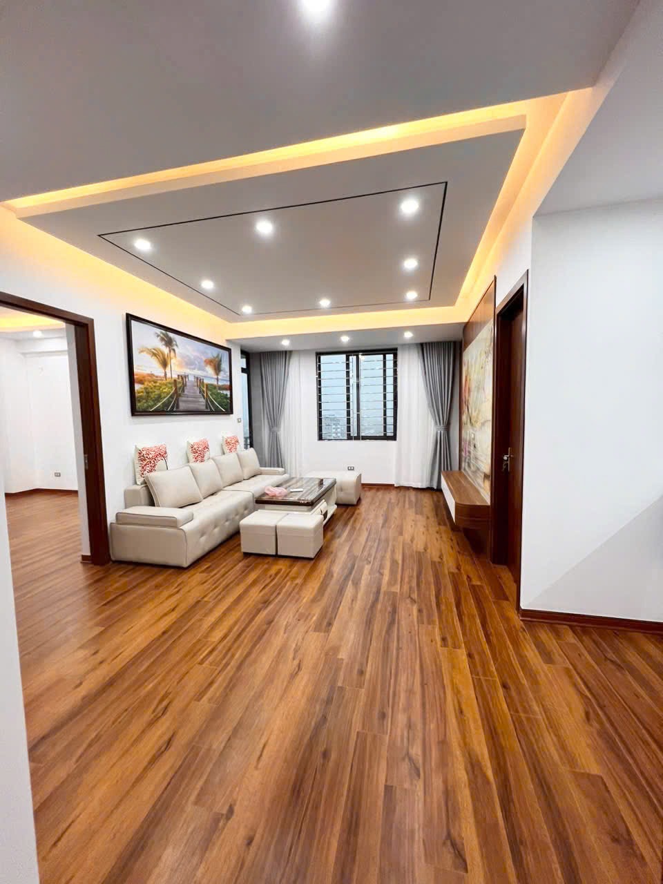 Bán Căn Hộ 3PN, 90m2, Tòa 4F Vũ Phạm Hàm - Vị Trí Đẹp, Nội Thất Xịn