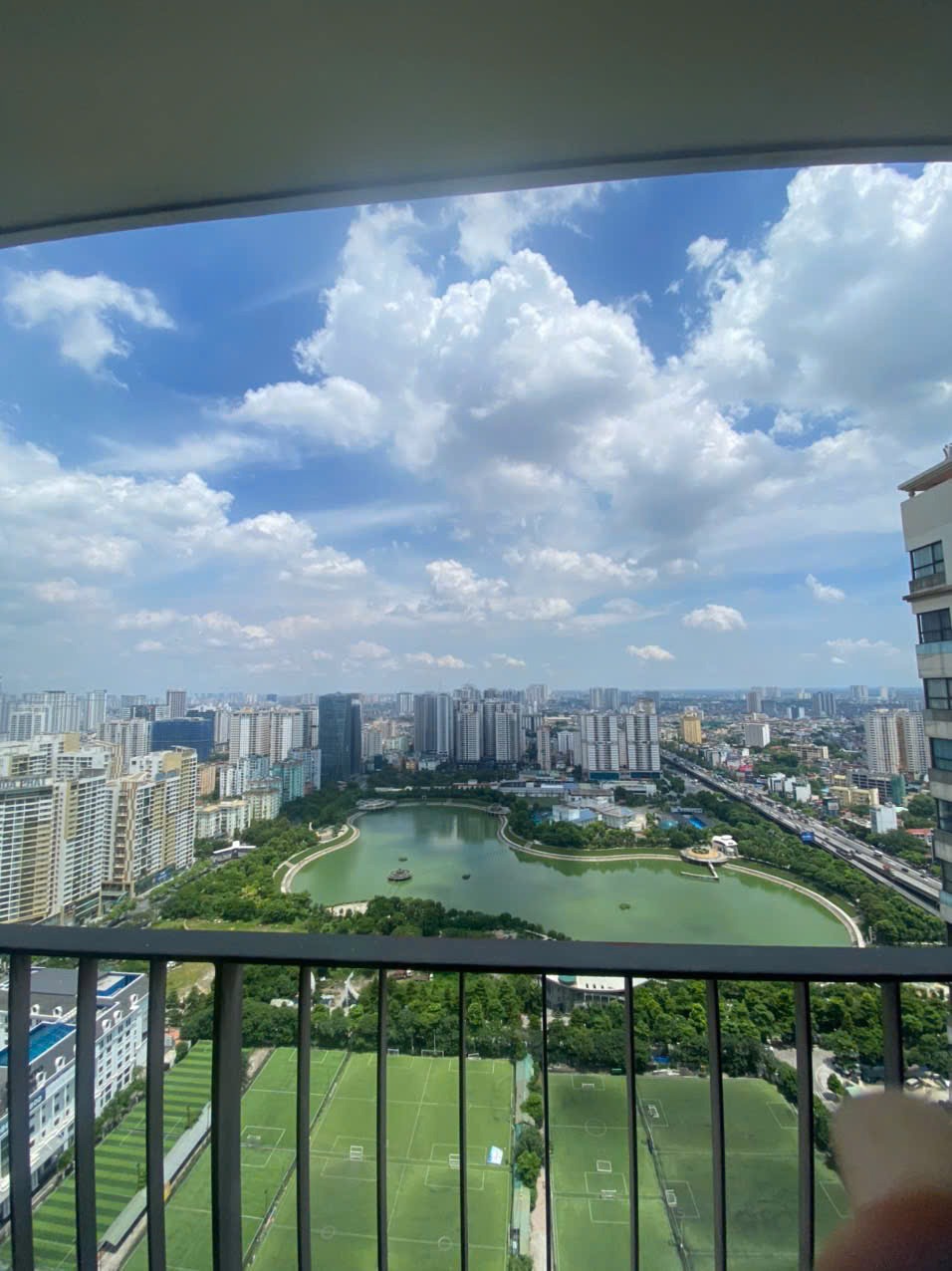 Cần Bán Studio Vinhomes D’Capitale - View Hồ - Giá 3.4 Tỷ