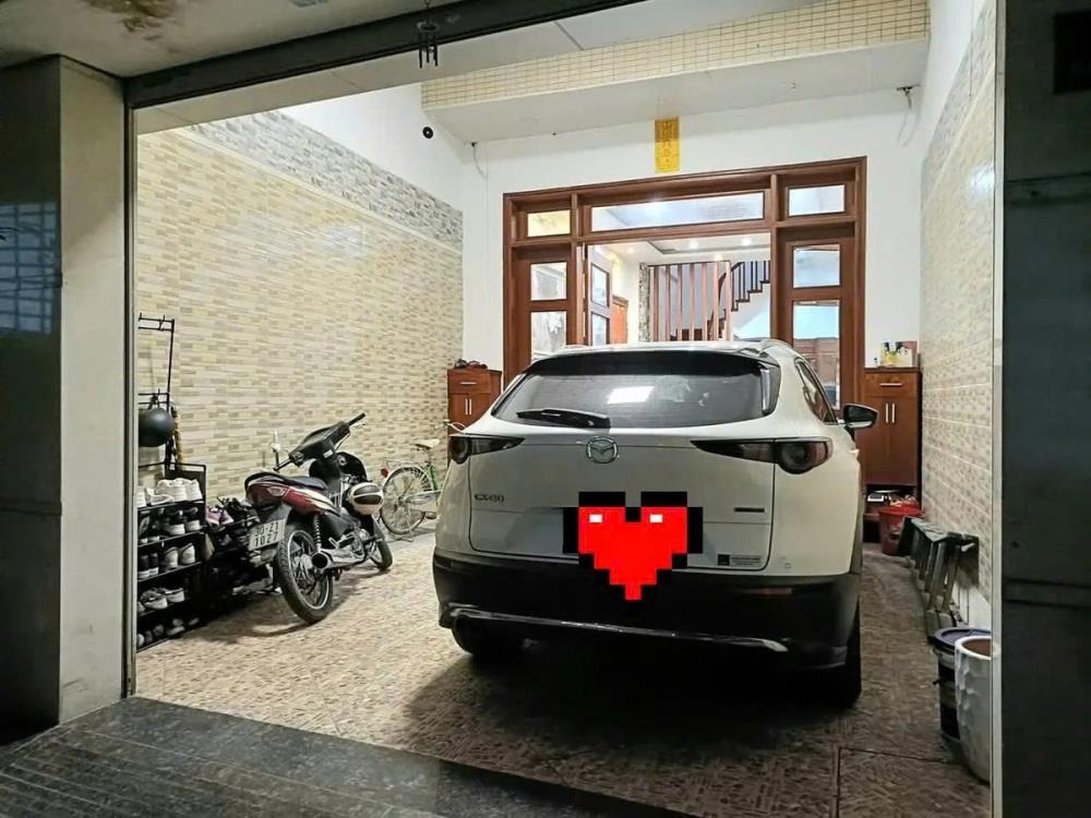 Bán nhà Quận Đống Đa: 70m2, 5 tầng, Mặt tiền 6m, Ô tô vào nhà - Giá 20 tỷ