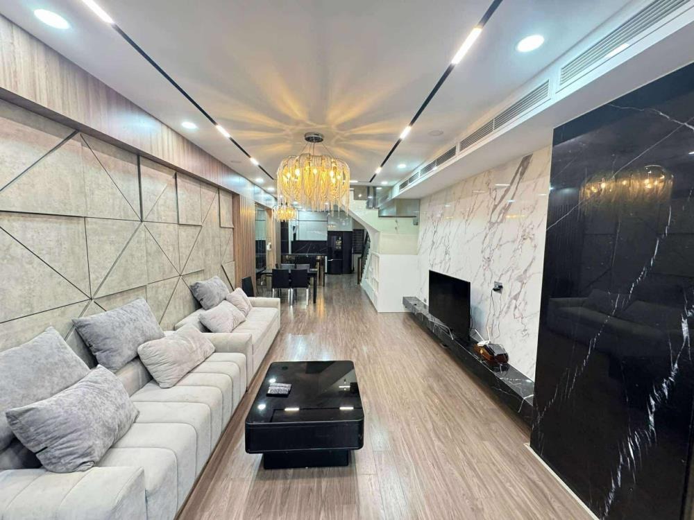 Bán Nhà Ngọc Lâm, Long Biên - 5 Tầng, 60m², Ô Tô Vào Nhà - Giá 14 Tỷ