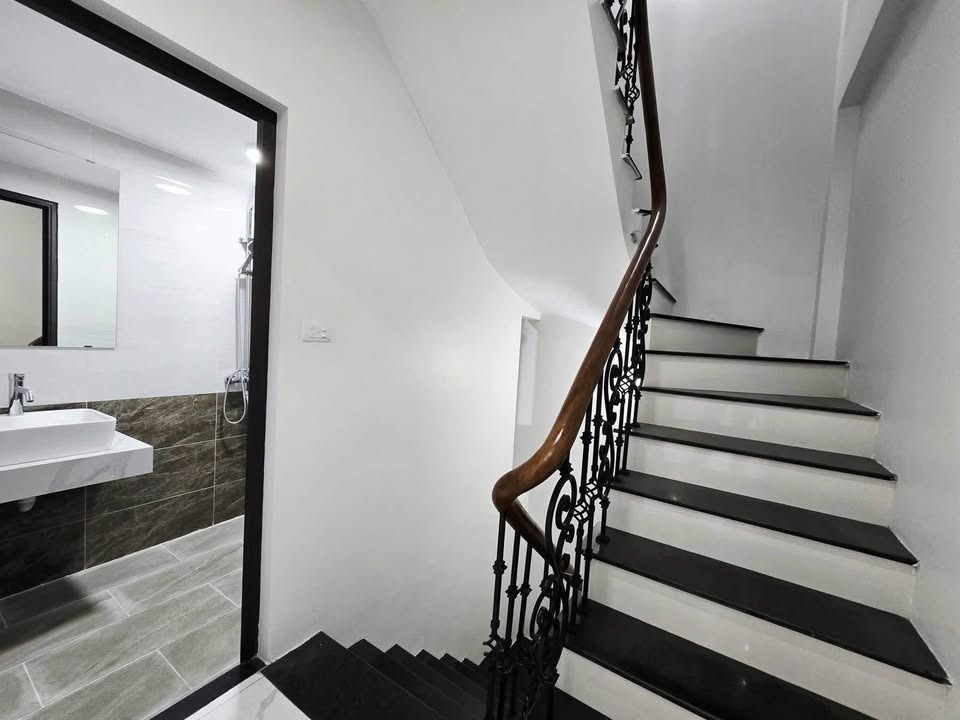 Bán nhà Tây Thăng Long - 33m2, 5 tầng, Full Nội Thất, Giá 4.6 tỷ