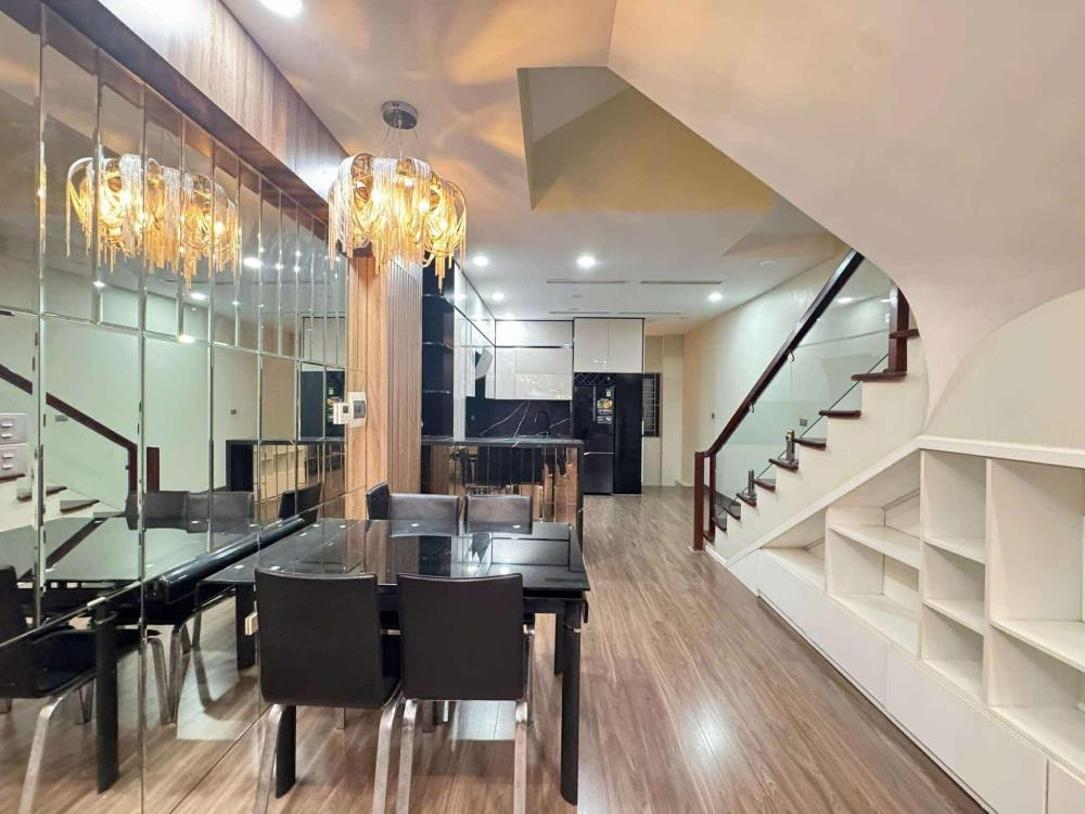 Bán Nhà Ngọc Lâm, Long Biên - 5 Tầng, 60m², Ô Tô Vào Nhà - Giá 14 Tỷ