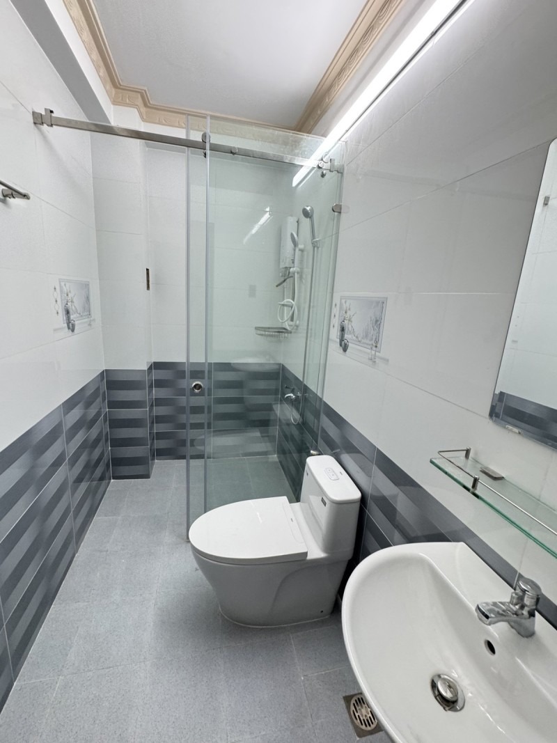 Bán nhà Bình Trị Đông, 63m2, 4 phòng ngủ, giá 6.6 tỷ - Vị trí đẹp, tiện nghi