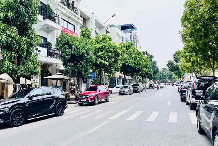 bán nhà Lâm Hạ- bệnh viện Tâm Anh, 90m x 4 tầng, mặt tiền 6m, phân lô, vỉa hè, ôtô tránh