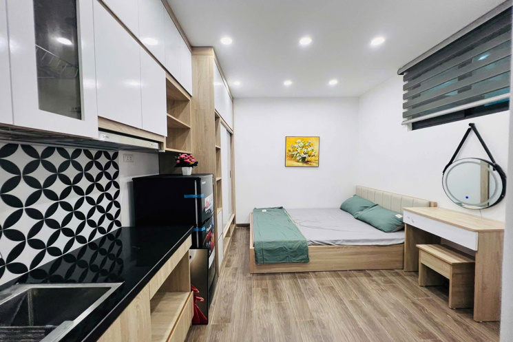 Bán tòa nhà căn hộ dịch vụ phố Chùa Láng DT 85m2, 7  tầng thang máy, gần Đại học Ngoại thương,