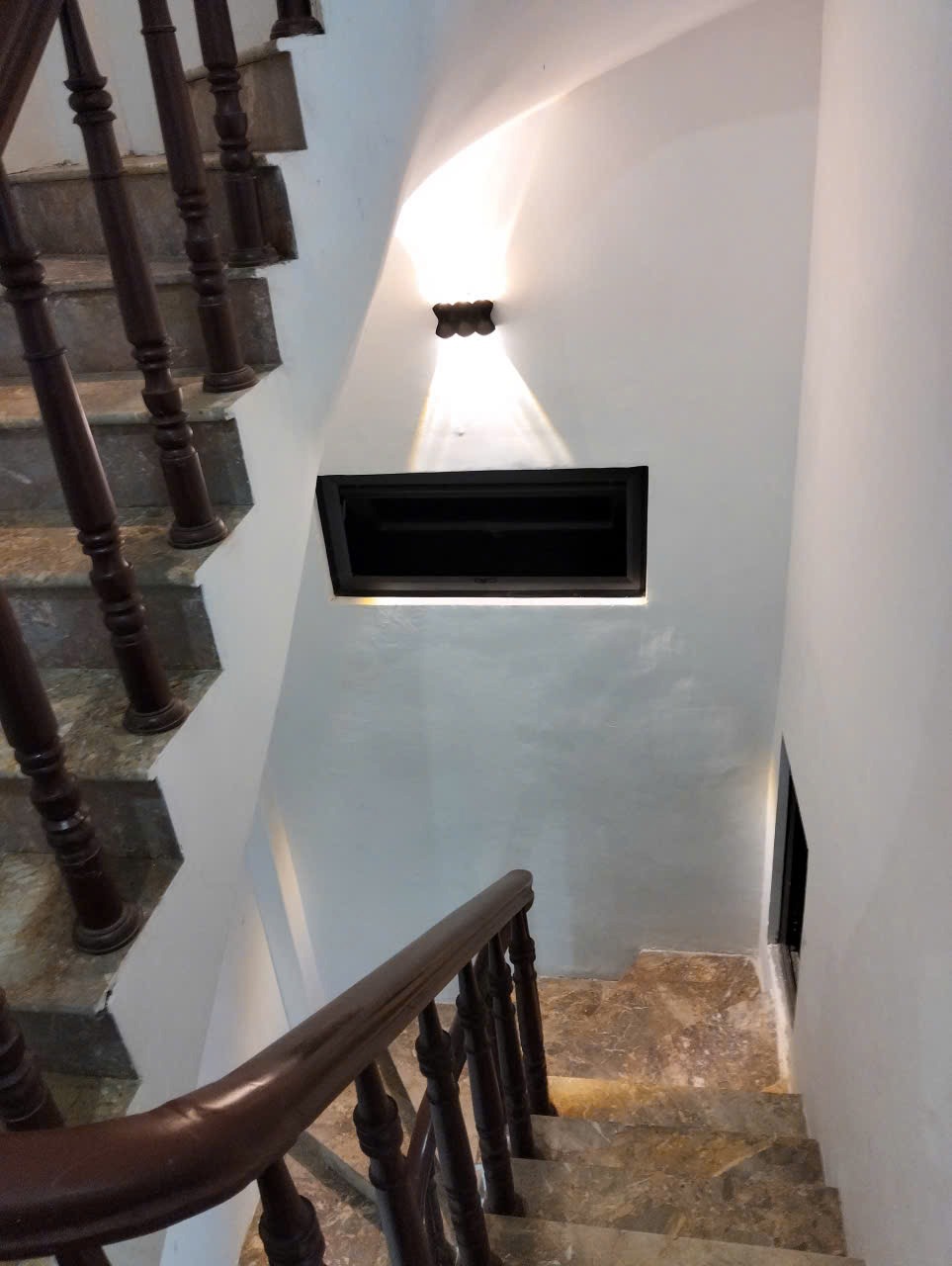 Nhà riêng 5 tầng, sân riêng, ban công 30m2 tại Quan Nhân - Giá 6.9 tỷ