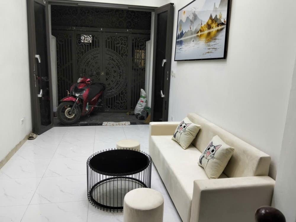 Nhà riêng 5 tầng, sân riêng, ban công 30m2 tại Quan Nhân - Giá 6.9 tỷ