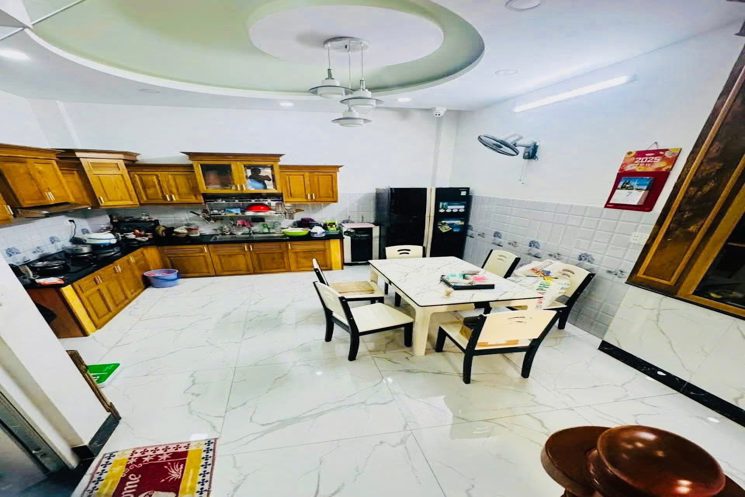 NHÀ HẺM Ô TÔ  NGAY THISSO MART  ĐẦY ĐỦ TIỆN ÍCH