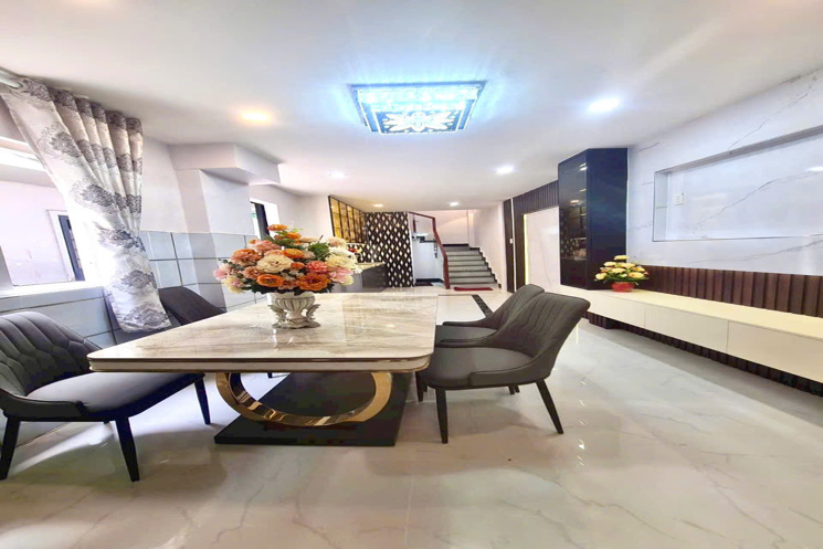 4 Tỷ nhỉnh: Cầu vượt 3/2 Quận 10 - Căn góc 2 view 3 Phòng ngủ 4 Tầng Full nội thất. VŨ 0933910039