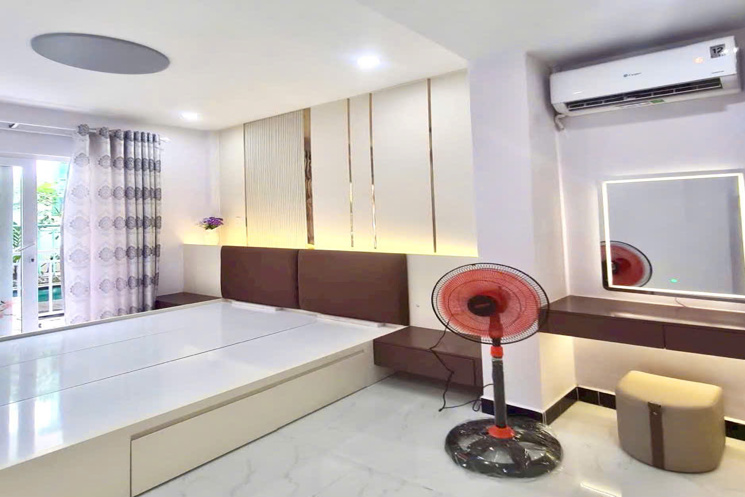 4 Tỷ nhỉnh: Cầu vượt 3/2 Quận 10 - Căn góc 2 view 3 Phòng ngủ 4 Tầng Full nội thất. VŨ 0933910039