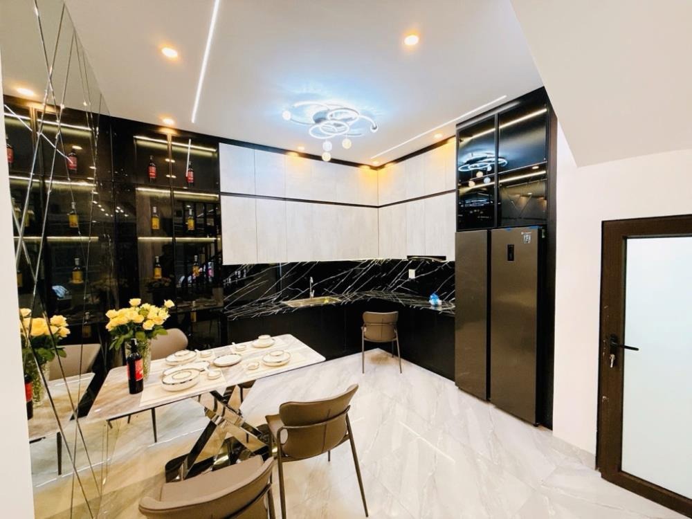 Siêu phẩm Nhà Đẹp Đống Đa - Ô tô đỗ cửa, Full Nội thất, Giá Tốt