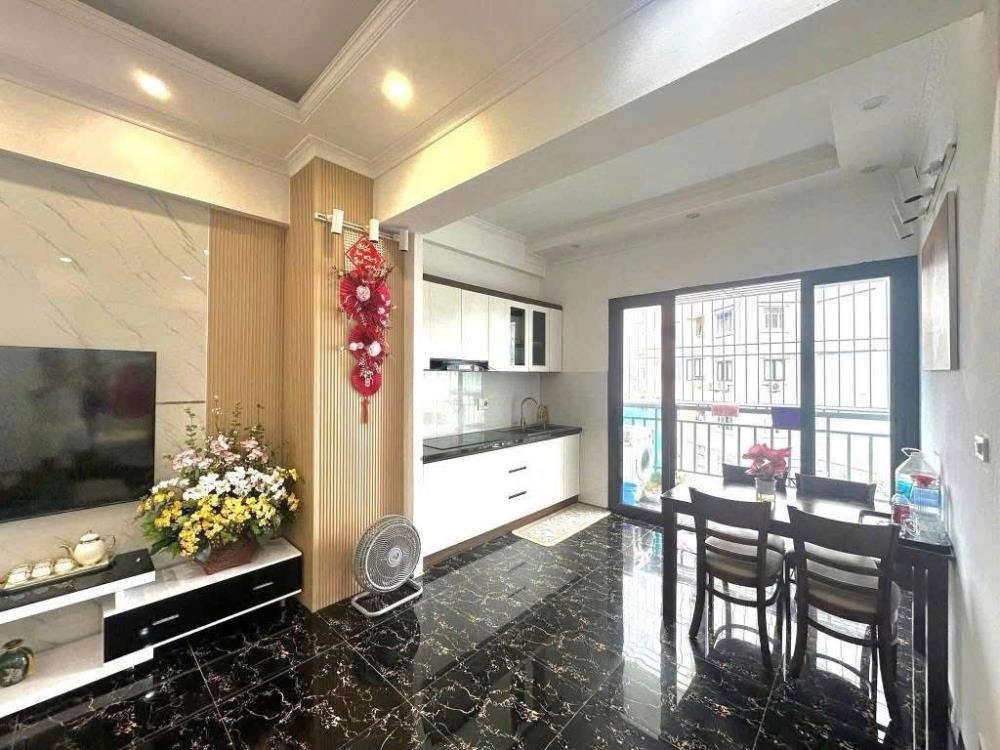 Chung Cư Mặt Phố Lê Văn Lương: 1PN, Full Nội Thất, Giá 4.6 Tỷ