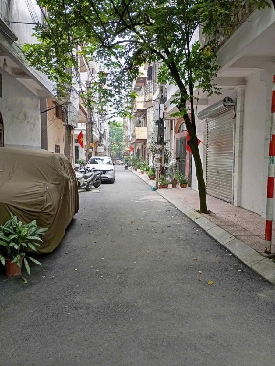 Phân Lô Hoàng Công Chất 50m² 4 Tầng, Mặt Tiền 4m, Giá 15.8 Tỷ