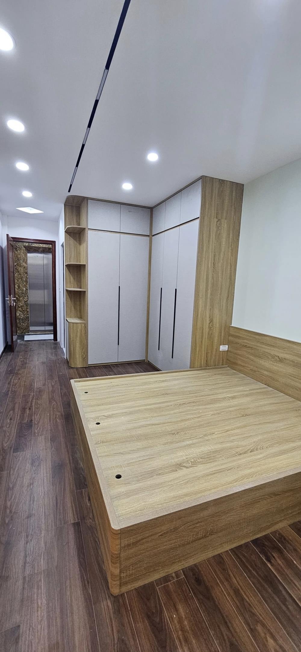 Nhà phố 6 tầng, thang máy, Xuân Thủy - Vị trí đắc địa, kinh doanh, đầu tư