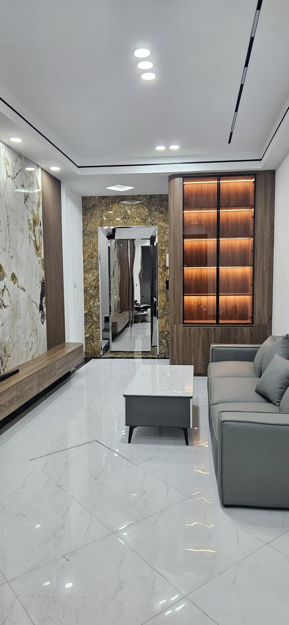 Nhà phố 6 tầng, thang máy, Xuân Thủy - Vị trí đắc địa, kinh doanh, đầu tư