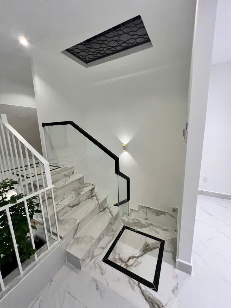 Nhà Hẻm Lê Văn Quới, Bình Tân: 64m², 3 Lầu, 4 Phòng Ngủ - Giá 9.3 Tỷ