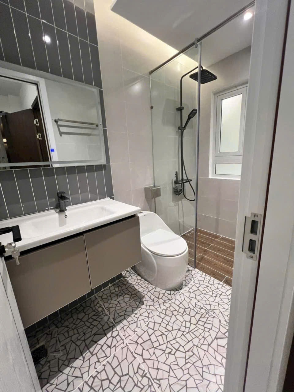 Nhà Hẻm Lê Văn Quới, Bình Tân: 64m², 3 Lầu, 4 Phòng Ngủ - Giá 9.3 Tỷ