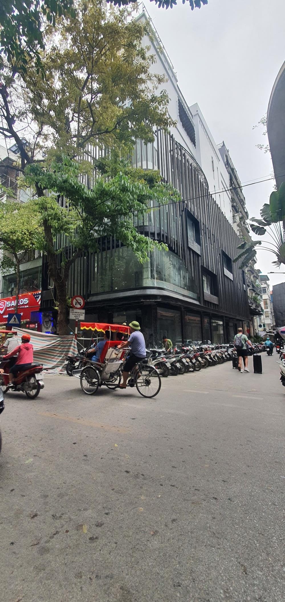 Cho Thuê Tòa Nhà Văn Phòng Hiện Đại Ngã Tư Lò Đúc - Hòa Mã