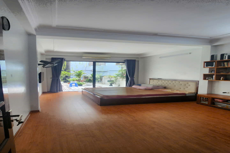 Nhà đẹp PHỐ Phúc-Tân Hoàn Kiếm Hà Nội, 4 tầng, ô tô đỗ cửa, sân cổng, ba bước tới hồ Hoàn Kiếm-Khu