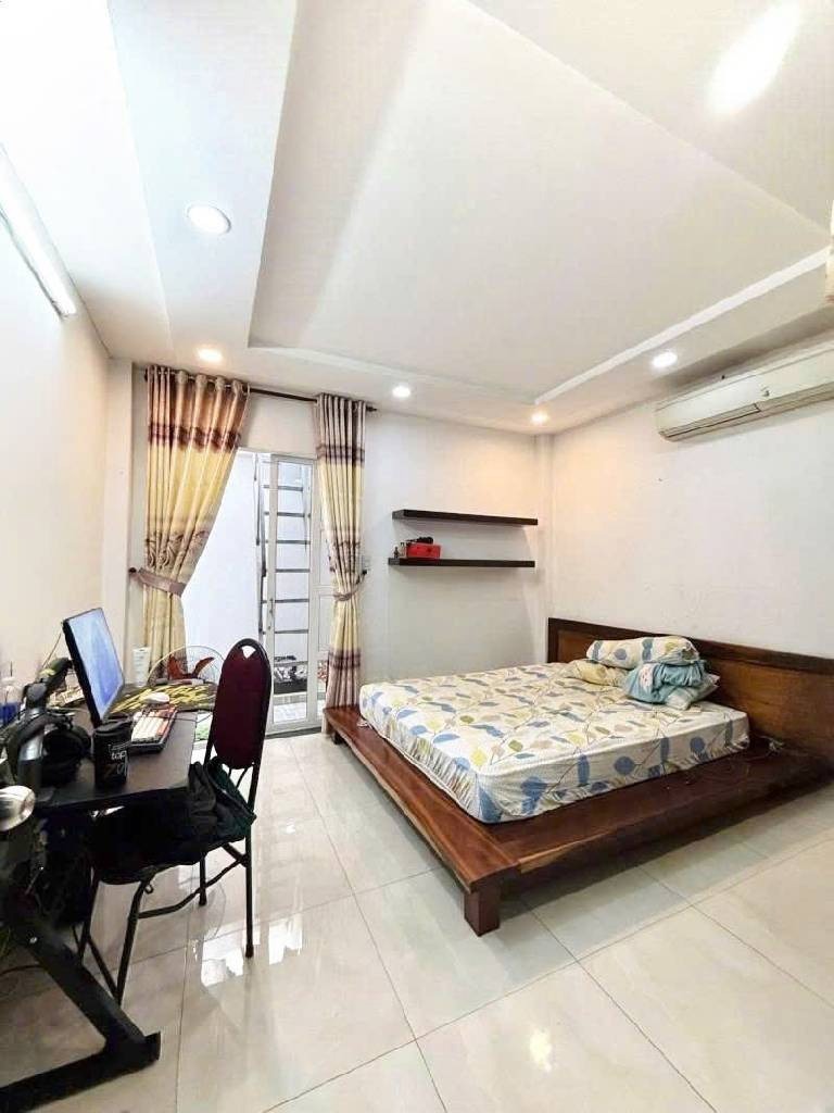 Bán Nhà Mặt Tiền Tân Bình - 3 Tầng, 63m2 - Giá 15 Tỷ
