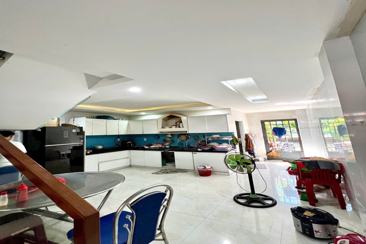 Chủ Gửi Bán Nhà 3tầng Khách chỉ việc mang Vali vào ở giá chỉ 4tỷ 7x có X là bán