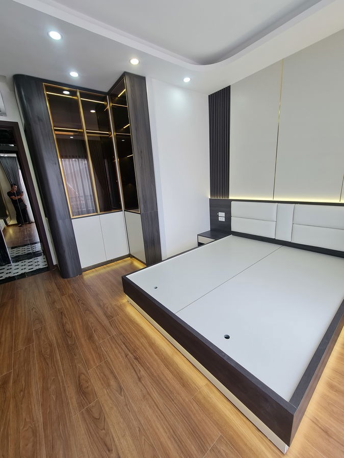 Nhà 7 Tầng Thang Máy - Trần Phú - Giá 8.6 Tỷ - Ngõ Thông Thoáng